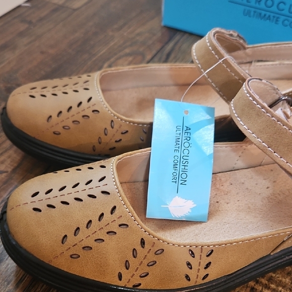 Aerocushion Womens Mary Jane Tan Lightweight Women's Flats (8.5 Wide) - Picture 7 of 12